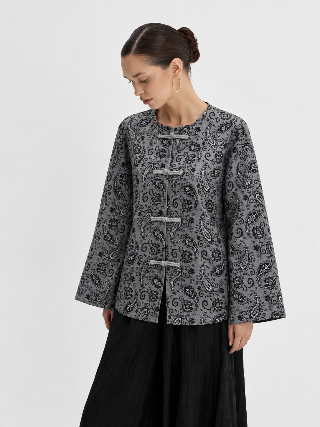 M8190 grey paisley jacket โ model view